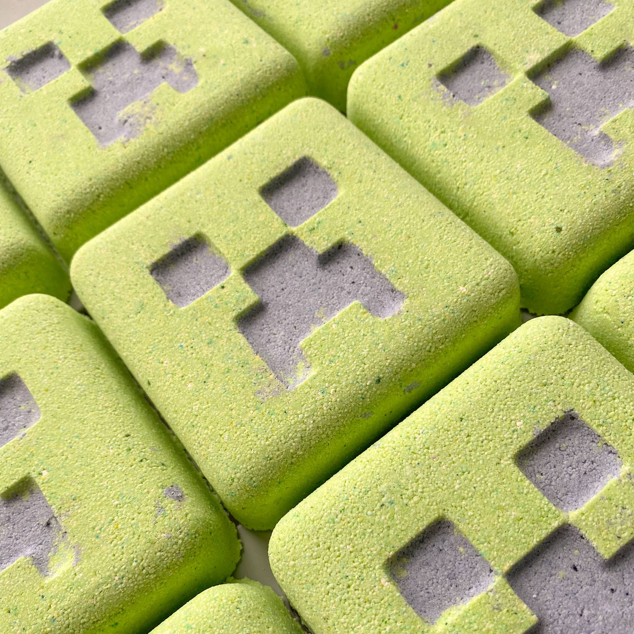 Creeper Bath Bomb – Fresh Cucumber and Green Apple Scent - Image 2